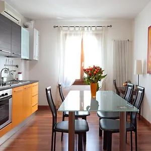  Apartment Padovaresidence - Tra Piazza Delle Erbe E Il Duomo Italy